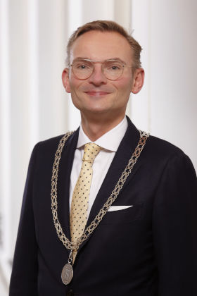 Profielfoto van Nanning Mol met ambtsketen